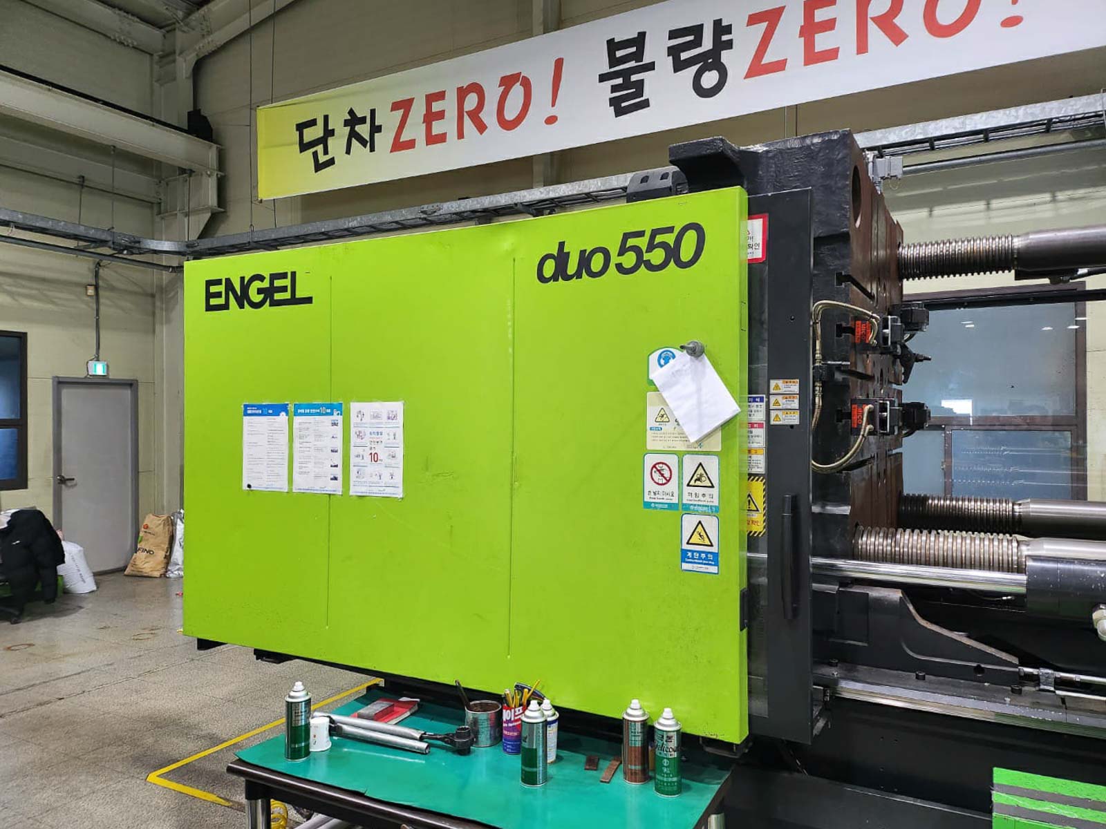 2013 ENGEL DUO 1350 / 550 550t injection molding machine